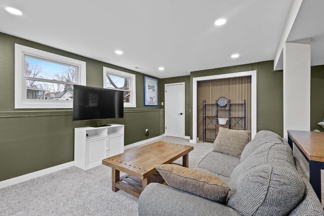 4516 Lakeview Avenue, Mcfarland, WI 53558