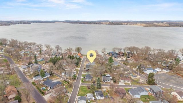 4516 Lakeview Avenue, Mcfarland, WI 53558