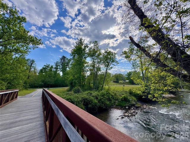 165 Martha Avenue, Hendersonville, NC 28792