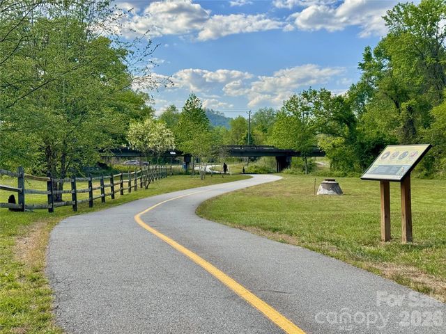165 Martha Avenue, Hendersonville, NC 28792