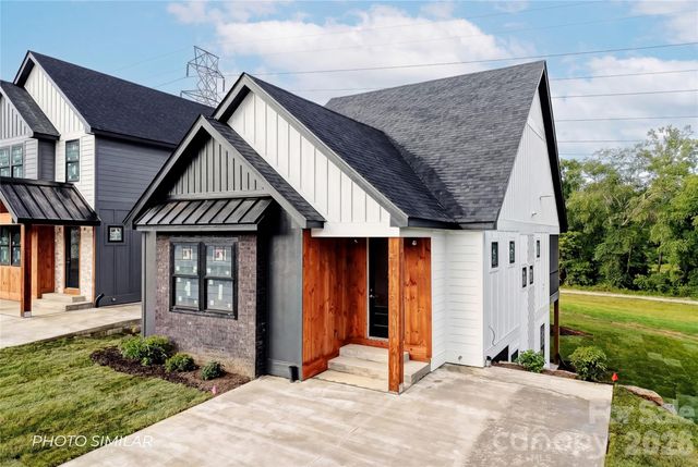 165 Martha Avenue, Hendersonville, NC 28792