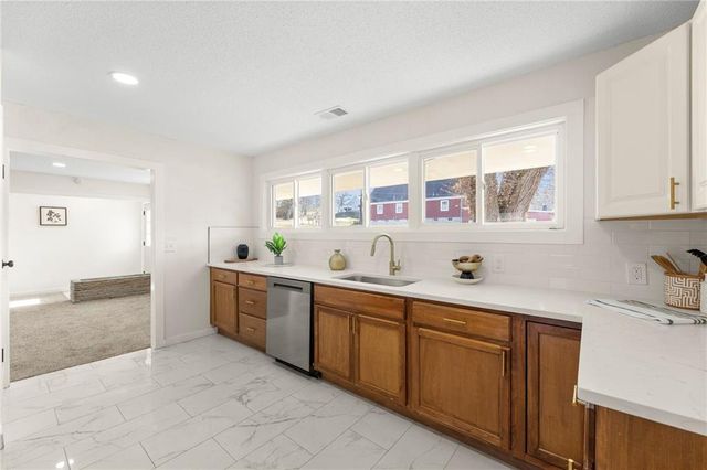 12012 E 37th Street S, Independence, MO 64052