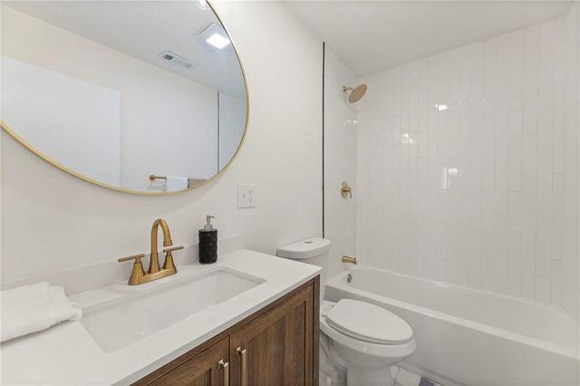 12012 E 37th Street S, Independence, MO 64052