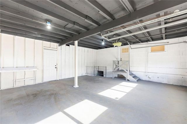 12012 E 37th Street S, Independence, MO 64052