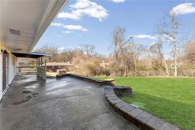 12012 E 37th Street S, Independence, MO 64052