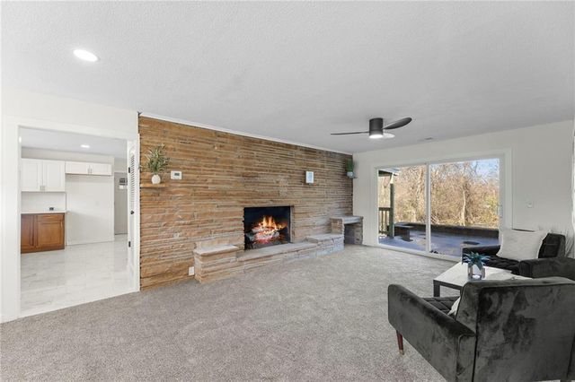 12012 E 37th Street S, Independence, MO 64052