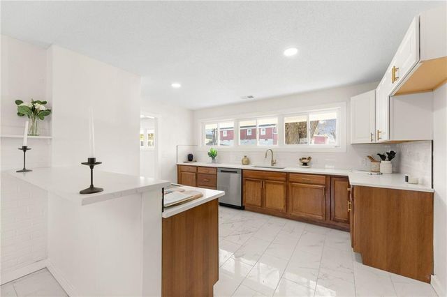 12012 E 37th Street S, Independence, MO 64052