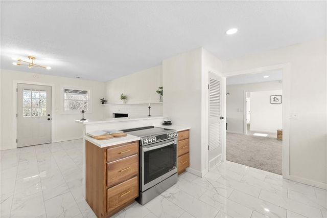 12012 E 37th Street S, Independence, MO 64052