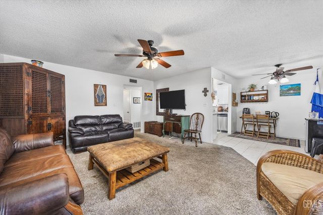 3333 El Encanto Court 32, Bakersfield, CA 93301