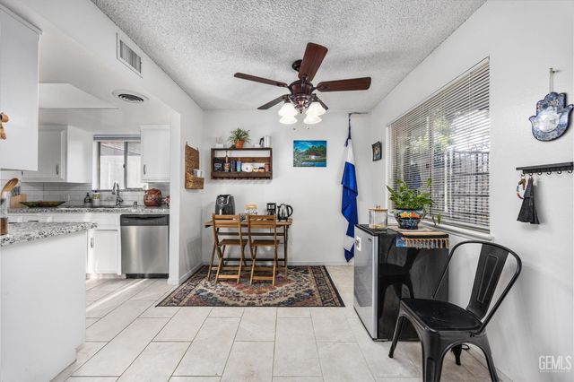 3333 El Encanto Court 32, Bakersfield, CA 93301
