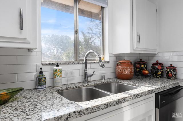 3333 El Encanto Court 32, Bakersfield, CA 93301