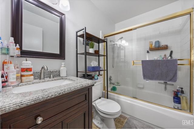 3333 El Encanto Court 32, Bakersfield, CA 93301