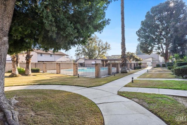 3333 El Encanto Court 32, Bakersfield, CA 93301