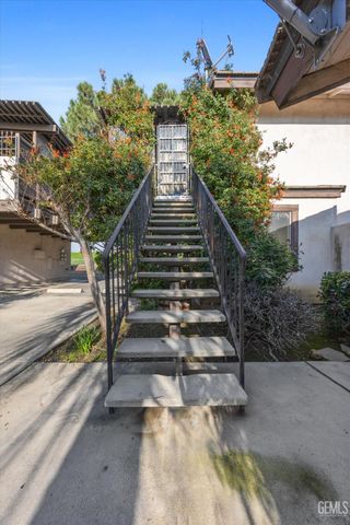 3333 El Encanto Court 32, Bakersfield, CA 93301
