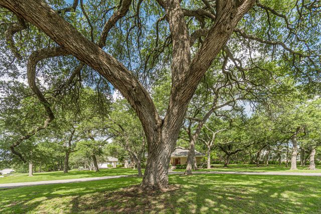 4104 Oak ST, San Marcos, TX 78666