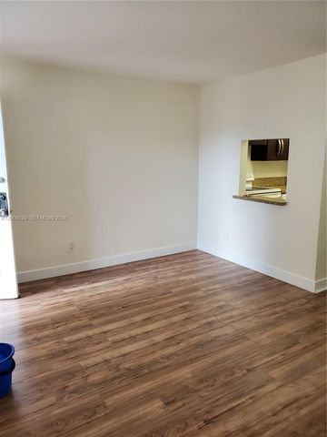 1230 NE 139th St 409, North Miami, FL 33161