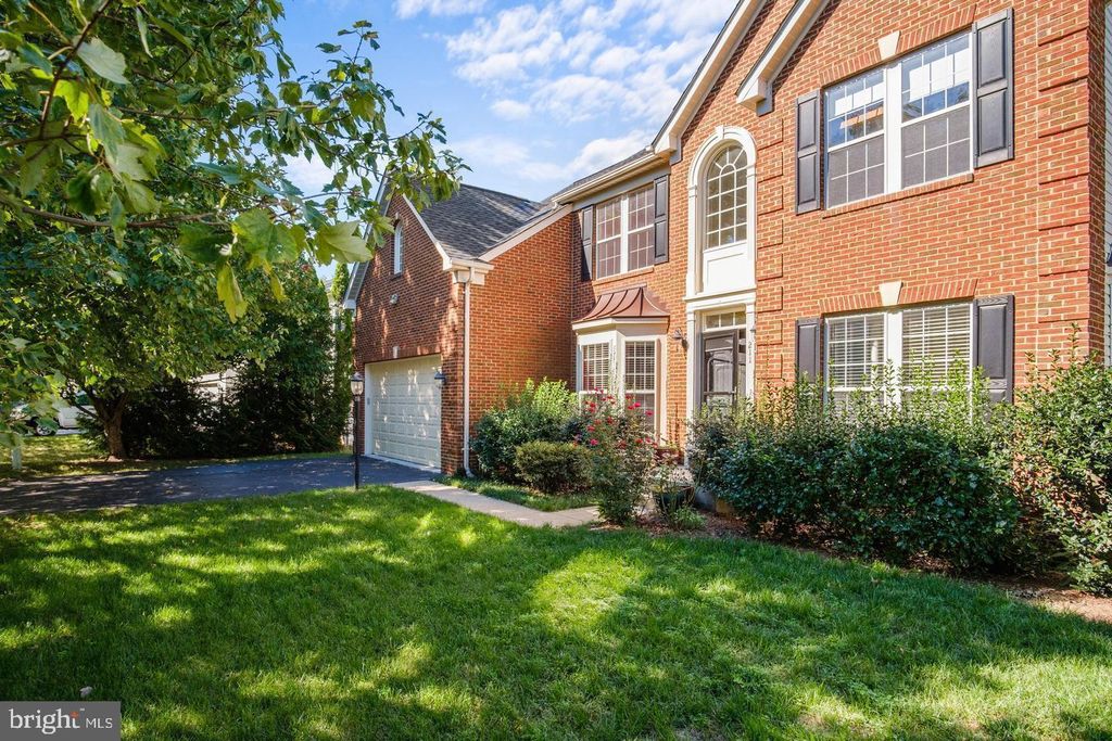 211 PARK GATE DR SE, Leesburg, VA 20175