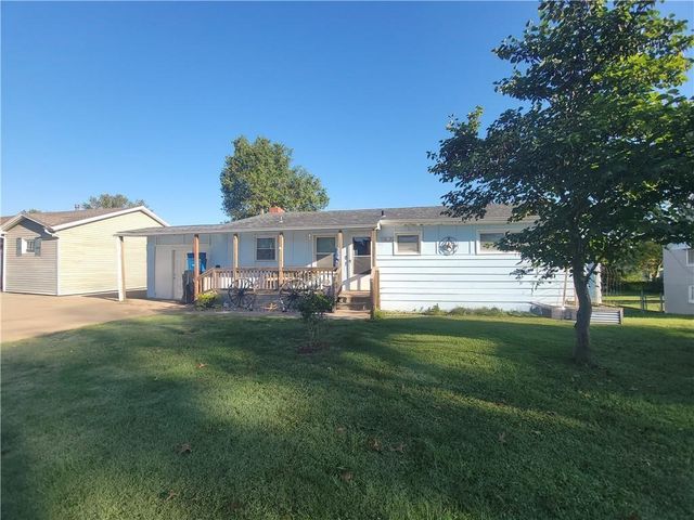 1612 Main St Street, Osawatomie, KS 66064