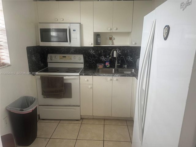 1725 W 60th St F320, Hialeah, FL 33012