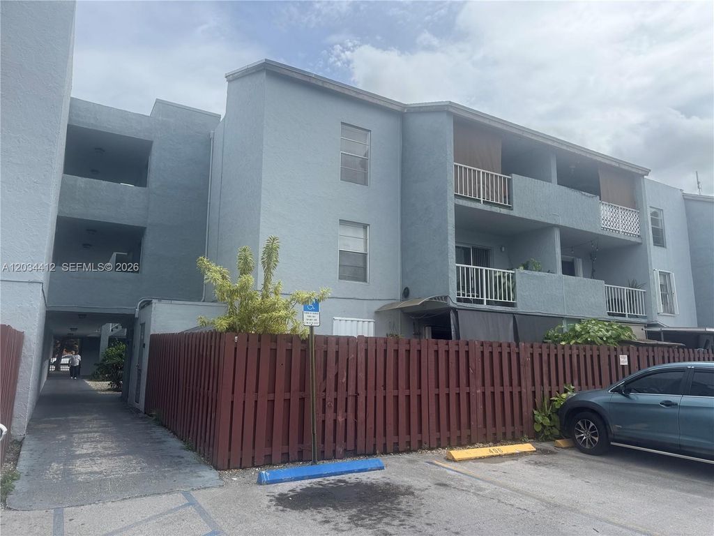 1725 W 60th St F320, Hialeah, FL 33012