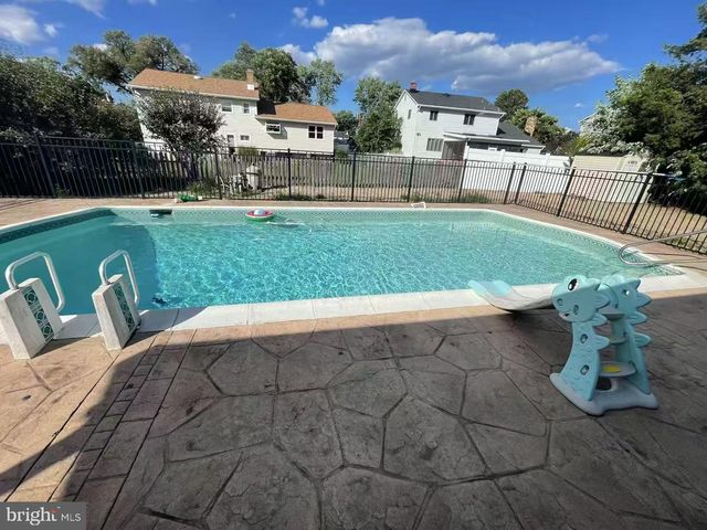 621 CROYDEN DR, Cherry Hill, NJ 08003