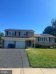 621 CROYDEN DR, Cherry Hill, NJ 08003