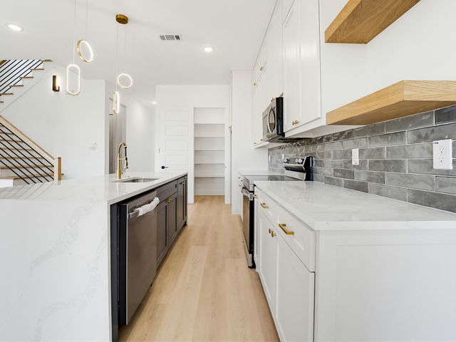 7727 Brownsville Avenue, Dallas, TX 75216