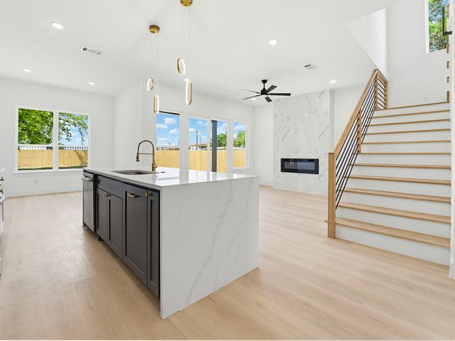 7727 Brownsville Avenue, Dallas, TX 75216