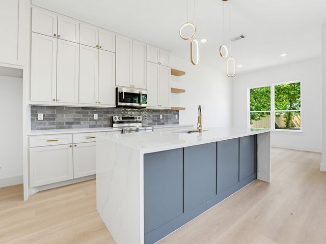 7727 Brownsville Avenue, Dallas, TX 75216