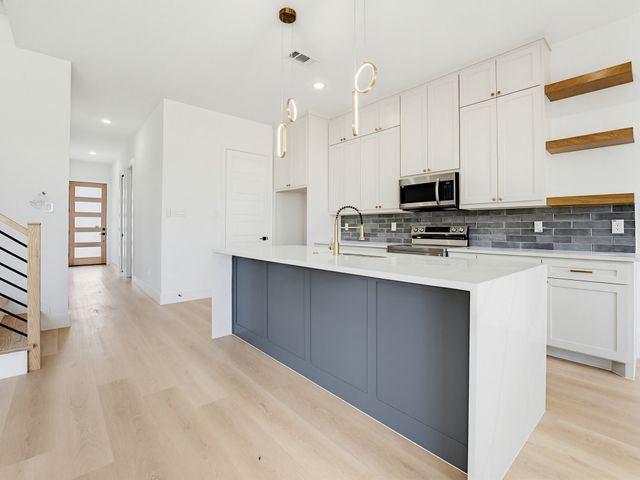 7727 Brownsville Avenue, Dallas, TX 75216