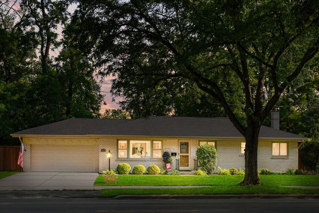 8625 Washington Avenue, Brookfield, IL 60513