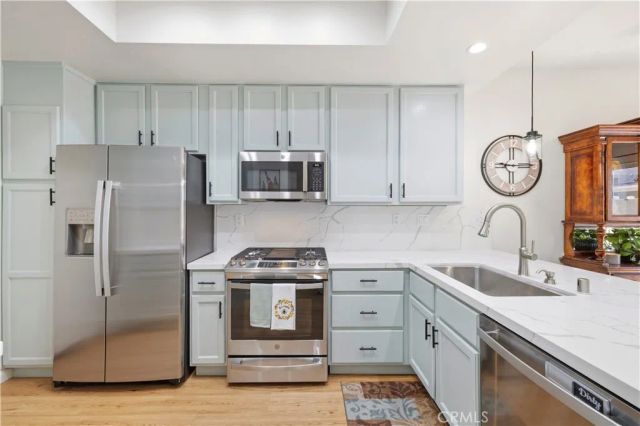 28127 Bobwhite Circle 98, Saugus, CA 91350