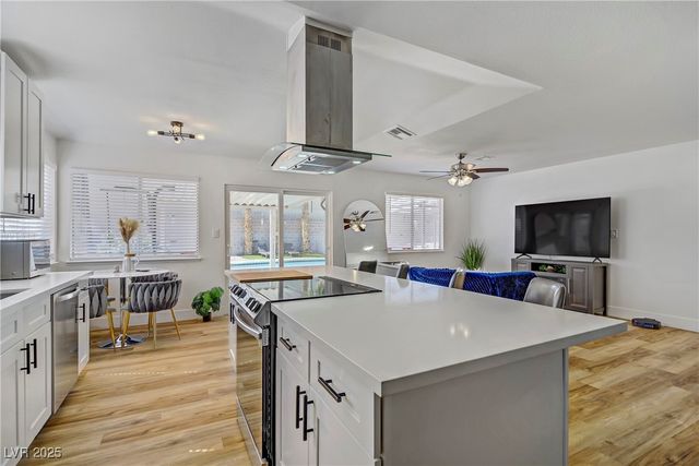 3831 Calle De Benito, Las Vegas, NV 89121