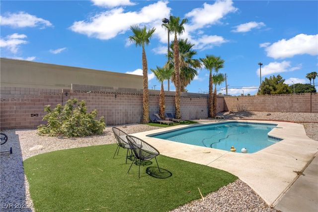 3831 Calle De Benito, Las Vegas, NV 89121