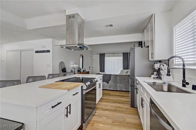 3831 Calle De Benito, Las Vegas, NV 89121