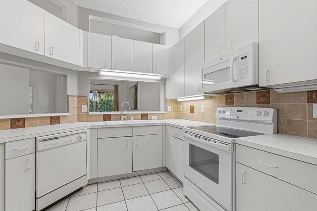 10168 LOMBARDY Drive 10168, Tamarac, FL 33321
