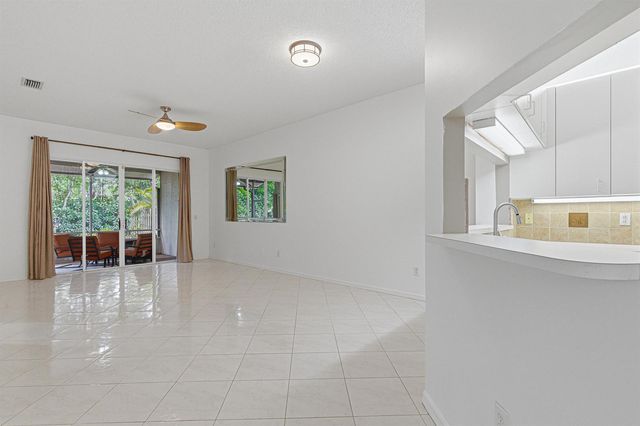 10168 LOMBARDY Drive 10168, Tamarac, FL 33321