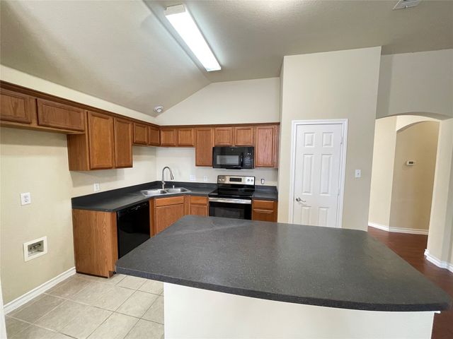 1253 Rosedale Springs Lane, Fort Worth, TX 76134
