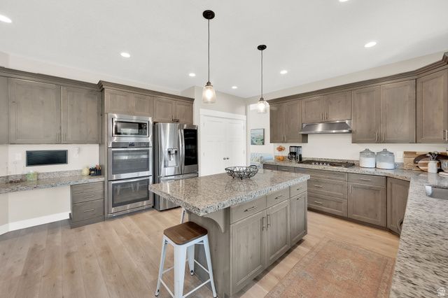 2842 W ROLLING CREEK WAY, South Jordan, UT 84095