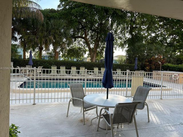 4100 Crystal Lake Dr 111 111, Deerfield Beach, FL 33064