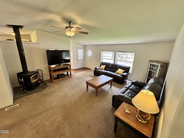 52606 Mete Road, La Pine, OR 97739