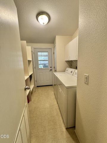52606 Mete Road, La Pine, OR 97739