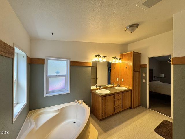 52606 Mete Road, La Pine, OR 97739