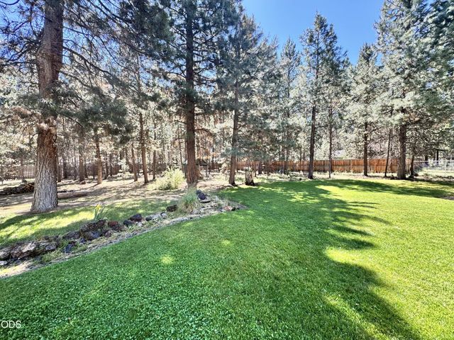 52606 Mete Road, La Pine, OR 97739