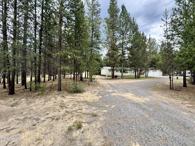 52606 Mete Road, La Pine, OR 97739