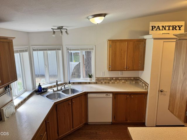 52606 Mete Road, La Pine, OR 97739