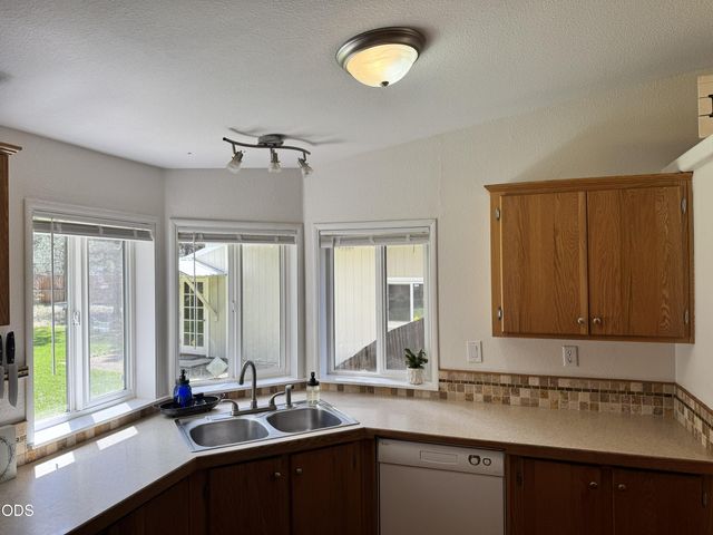52606 Mete Road, La Pine, OR 97739