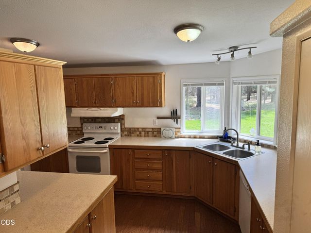 52606 Mete Road, La Pine, OR 97739