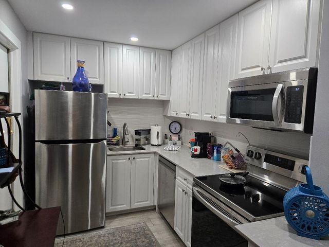 669 W Oakland Park Boulevard 205-b, Wilton Manors, FL 33311