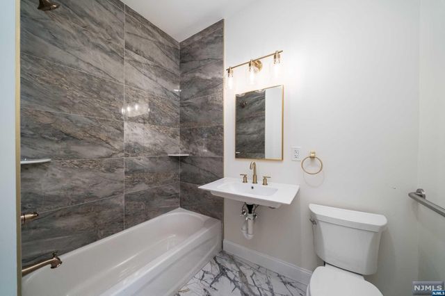 517 7th Street 3C, Union City, NJ 07087